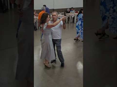 na terceira idade de Coronel Vivida no Paraná.Brasil #shotrs #baile #dancarinos