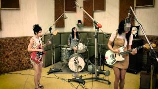The Coathangers - Behind the Scenes of 'Nosebleed Weekend'