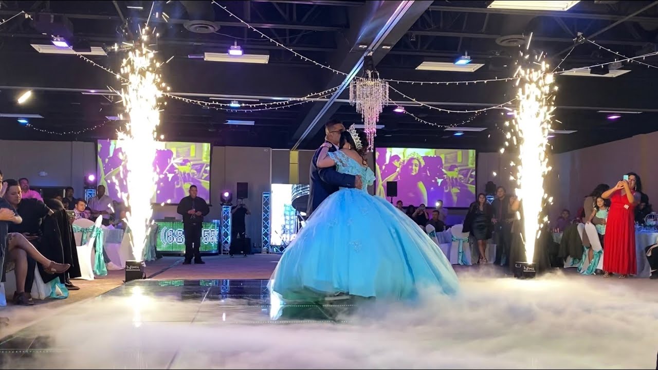 Quinceñera impresionante con pista led y pantalla grande