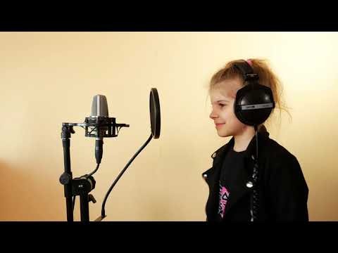 Amelia Jakób, 7 lat, Cyndi Lauper - "Girls Just Want To Have Fun"