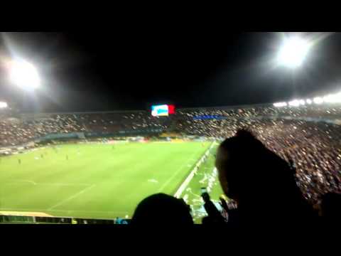"Millonarios liga águila hijo de puta Nacional" Barra: Comandos Azules • Club: Millonarios • País: Colombia