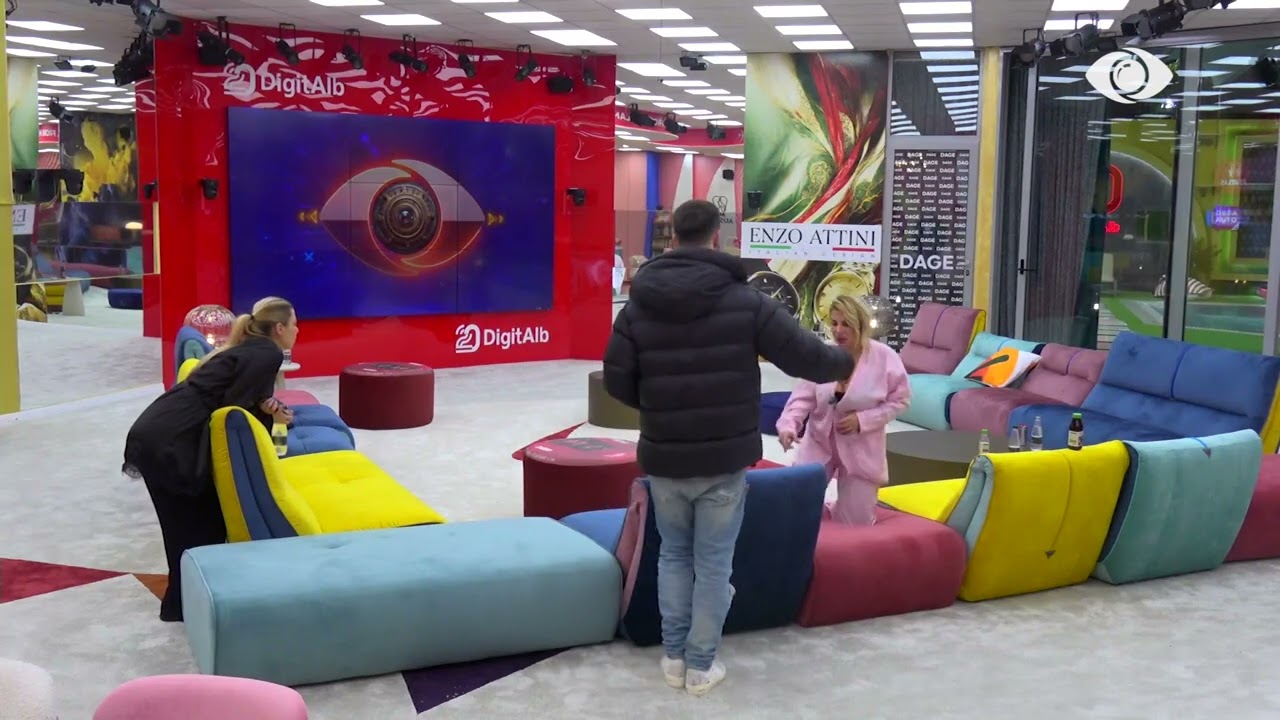 Meritoni puthje dhe përqafime me Ilnisën, Rike e mërzitur: Po të pres…