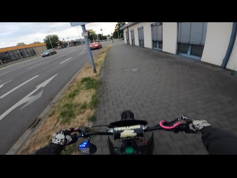 Polizei verfolgungsjagd 80ccm derbi geht schief Kupplung kaputt