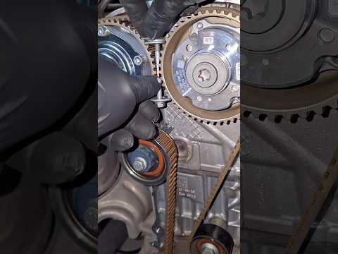 Trick To Lock The Camshaft .. #automobile #mechanic #shorts #tools