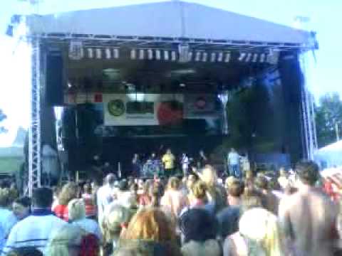 Fast Food Orchestra + DR.KARY live on RealBeat 2010