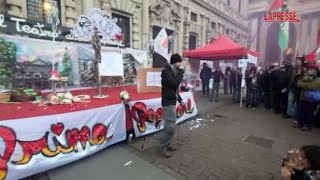 Scala, i pro-Pal portano in scena 'Lady Mac Melon' contro governo e Comune