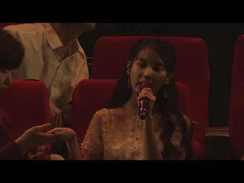 Between the Lips 50cm