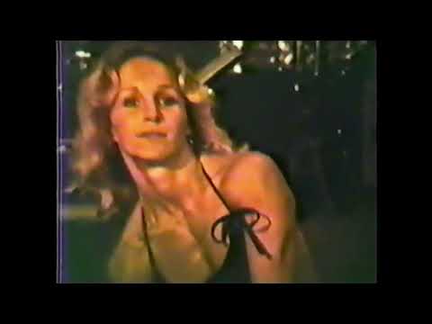 Auby Paulick female bodybuilder FBB early 1980s beautiful great figure and abs in home movie