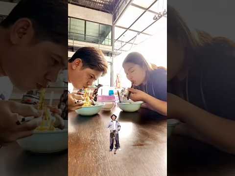 กินก๋วยเตี๋ยวอยู่มาร้องเพลงอะไรอยู่ตรงนี้ #บังเอิญเจอ #funny #comedy #การแสดงเท่านั้น