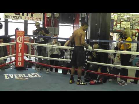 Errol Spence Jr looking ripped and ready for Chris Algieri