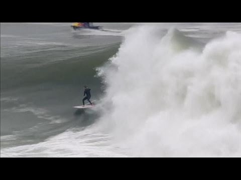 Powerful Waves Delay Australia's Elite Surf Event