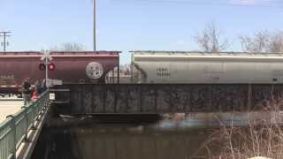 preview picture of video 'Canadian National freight around Fond Du Lac, WI 4/20/13'