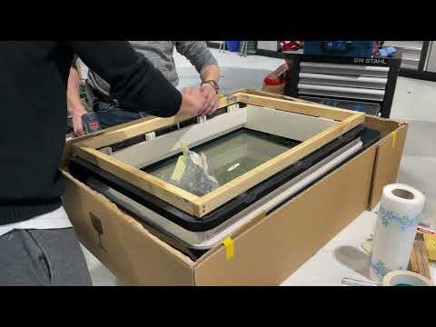 Sprinter 907 - Einbau Midi Heki Style 500mm x 700mm mit Sprinter Adapterrahmen | Van Umbau