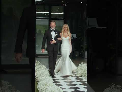 Groom's priceless reaction to bride walking down the aisle 🥺