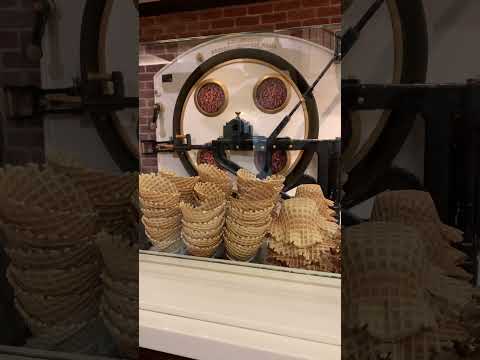 Ghirardelli Square | San Francisco, California, USA #shorts #ghirardellisquare #icecreamcone