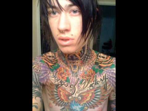Trace Cyrus (Song : Shake it)