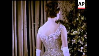 THE GLASS OF FASHION (IN COLOUR)