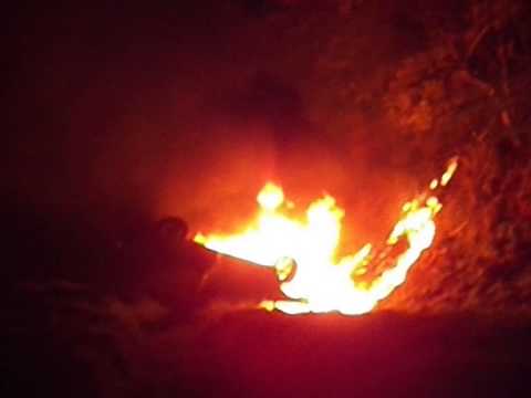 Carro pega fogo em acidente fatal na SP 215