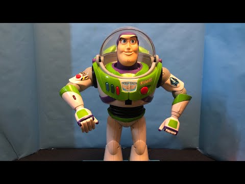 REVIEW: Thinkway Ultimate talking Buzz Lightyear Programmable Robot