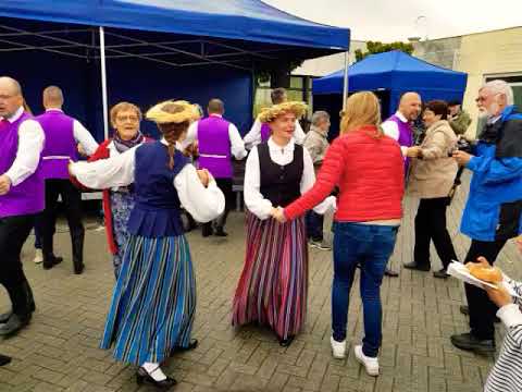 Latvian folk dance together with spectators Oira in Germany, Schwalbach 2019