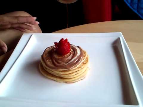 My bff showing how to pour a chocolate !!