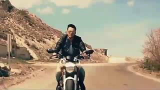 Banu Parlak yana yana klibinden bir kısmı