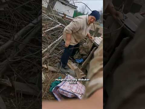 Kelakuan nekat ibu-ibu Ukraina, sembunyikan kotak amunisi Pasukan Rusia yang mabuk.