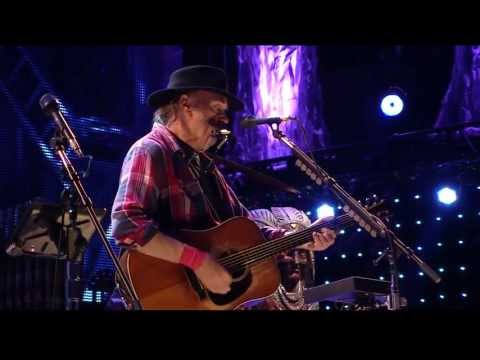 Neil Young - Blowin' in the Wind (Live at Farm Aid 2013)