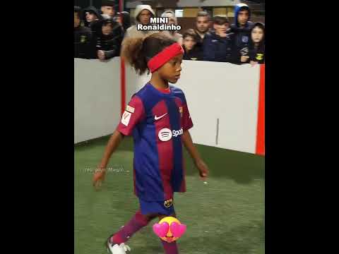 MINI RONALDINHO King Of Football 😍⚽