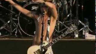 The Darkness - Love Is Only A Feeling Live Highfield 2004