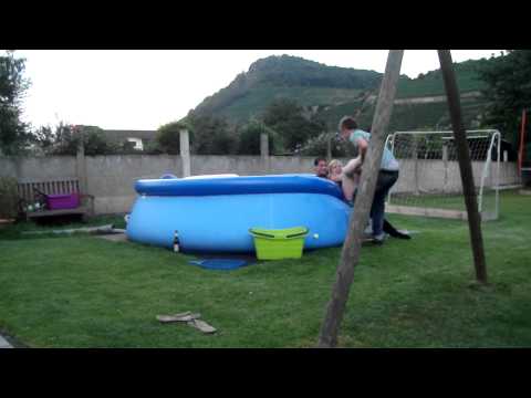 rein in den pool ! :D