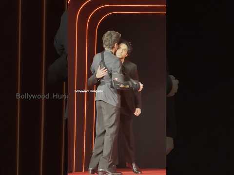 🤩 PROUD FATHER #srk calls his #son #aryankhan on stage to UNVEIL the trailer of Ba***d Of Bollywood