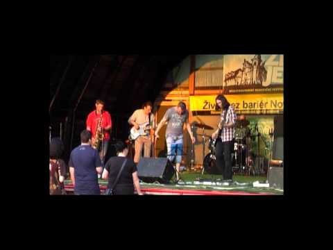 Nahá sestra - Nebe je zpět (živě pro Život bez bariér)
