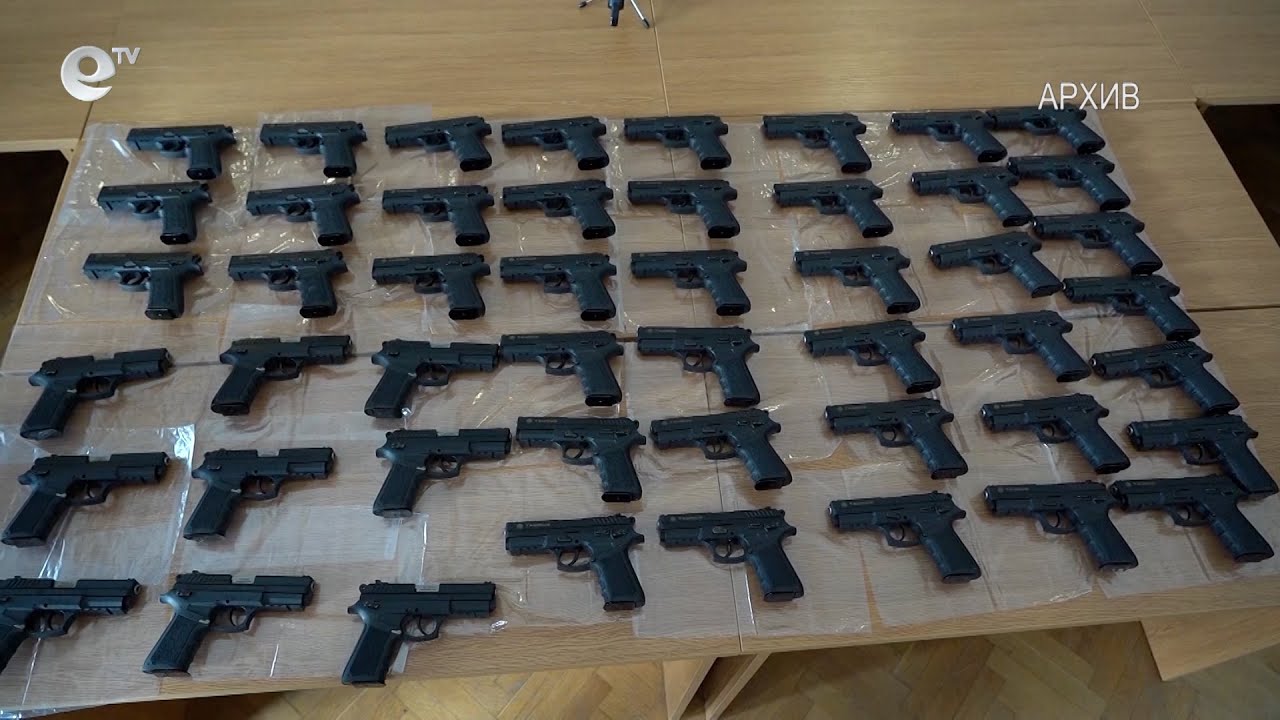 Условна присъда за мъжа, притежавал незаконно 49 бойни пистолета