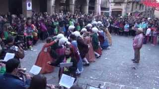 preview picture of video 'Solsona Carnaval 2015 - La contradansa sèria - Plaça Major'