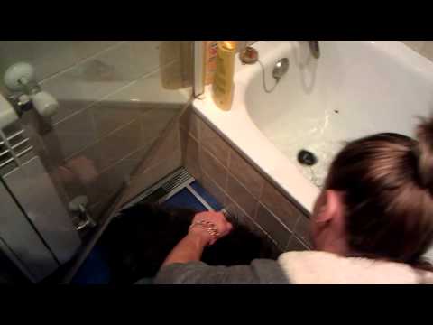 Vilma y Elvis en el Jacuzzi 01