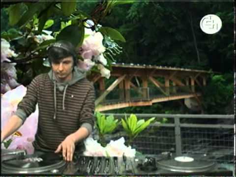 237 Showcase: Lega @ RTS.FM - 17.11.2010