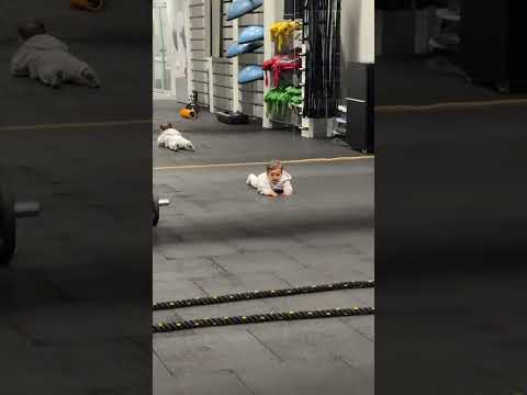 Am luat o sală doar pentru ea!😅