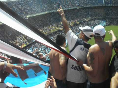 "YO SOY DEL FUNEBRERO SOY DE CHACA PORQUE TENGO AGUANTE!!!" Barra: La Famosa Banda de San Martin • Club: Chacarita Juniors