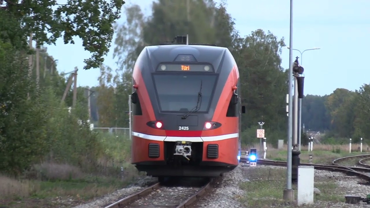 Штадлерский дизель-поезд 2425 на ст. Лелле / Stadler DMU 2425 at Lelle station
