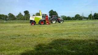 preview picture of video 'Ensilage d'herbe 2011'