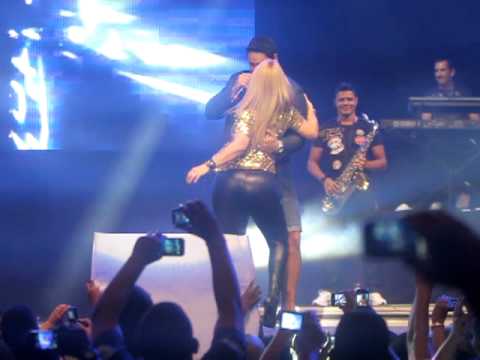 Carla Perez dança com Harmonia