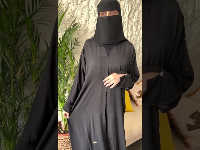 عباية باكمام مزينه باكسسوار بالوان متعددة