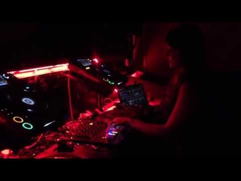 Demika playing "Dean Barred, Dubbtone & Tileff - Abusing" @ Purple Inc, London.