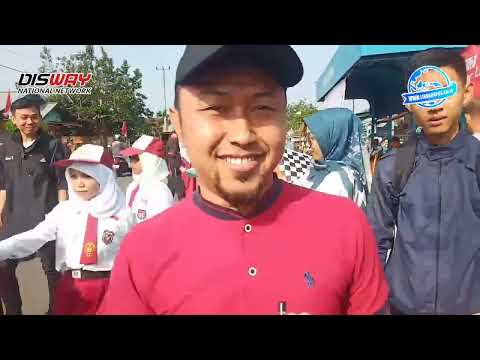 Kelas 3, SD Negeri 84 Semangat Ikuti Gerak Jalan