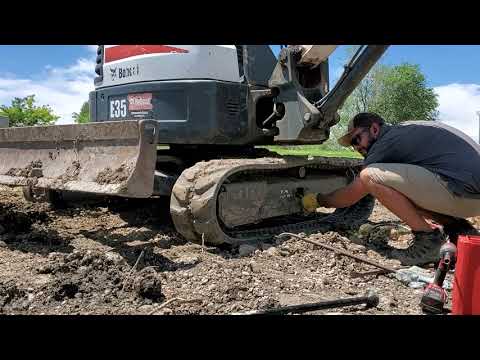 Track came off in the mud!!! Solo re-set/re-install.