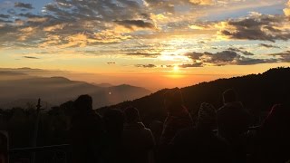 preview picture of video 'Sunrise over Tiger Hill Darjeeling(Time Lapsed)'