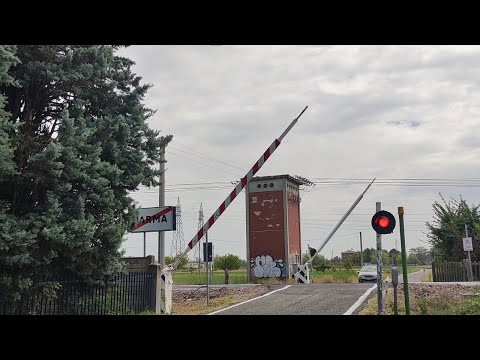 Passaggio a livello | Via Azzali, Parma | EmZe