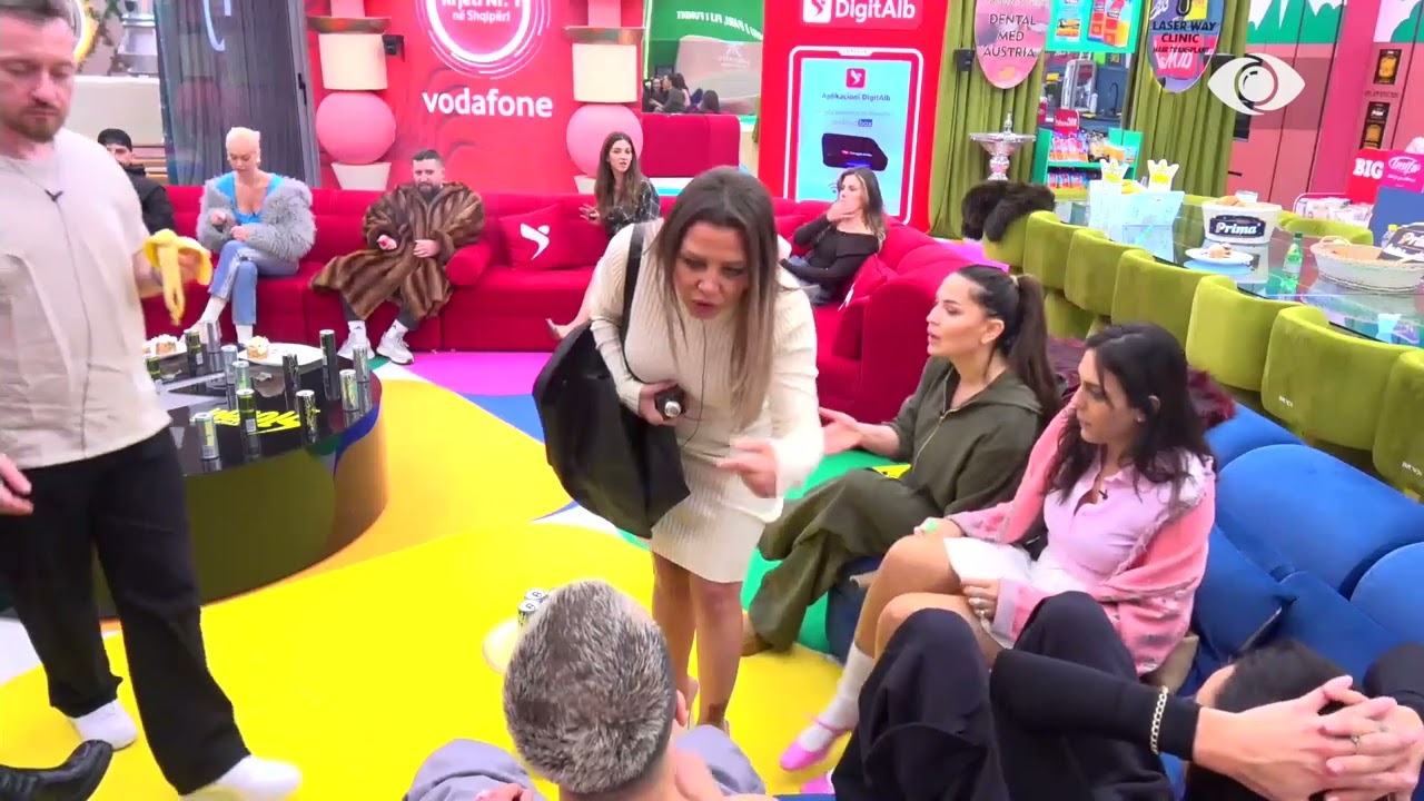 Zarf në shtëpi/ “Top Albania Radio” dhe “Komiteti bar” surprizojnë banorët me një festë