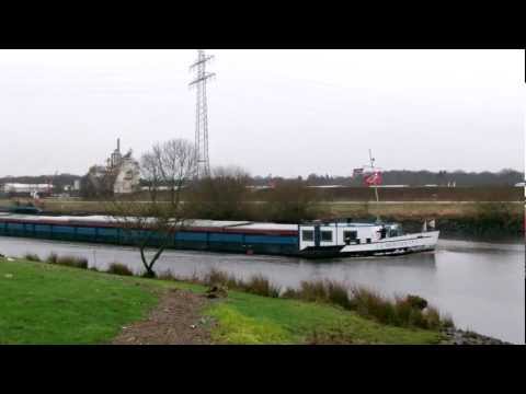 Vorbeifahrt Binnenschiff La Montanara GMS 02322499 zu Berg auf der Hunte beim WSA in Oldenburg